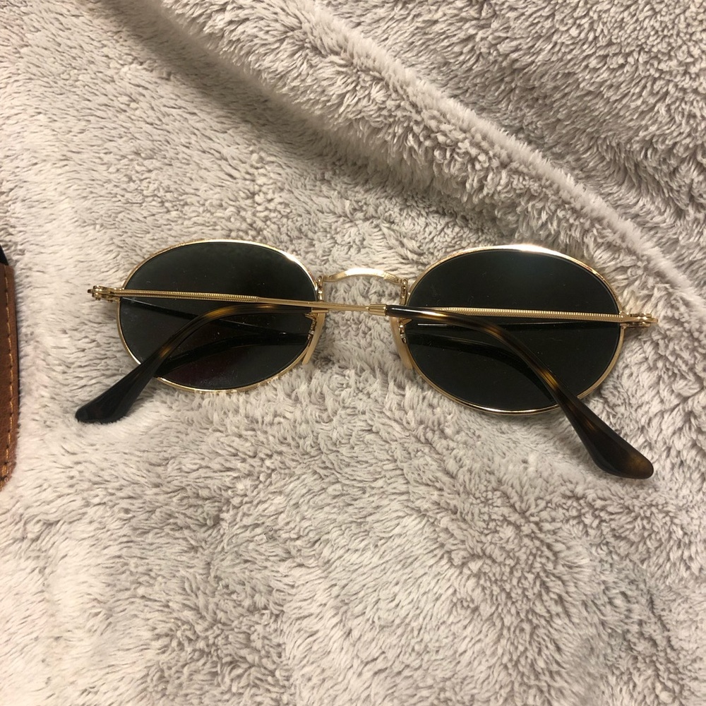 Ray-Ban Gold Frame Sunglasses with Green Lenses - Picture 5 of 9